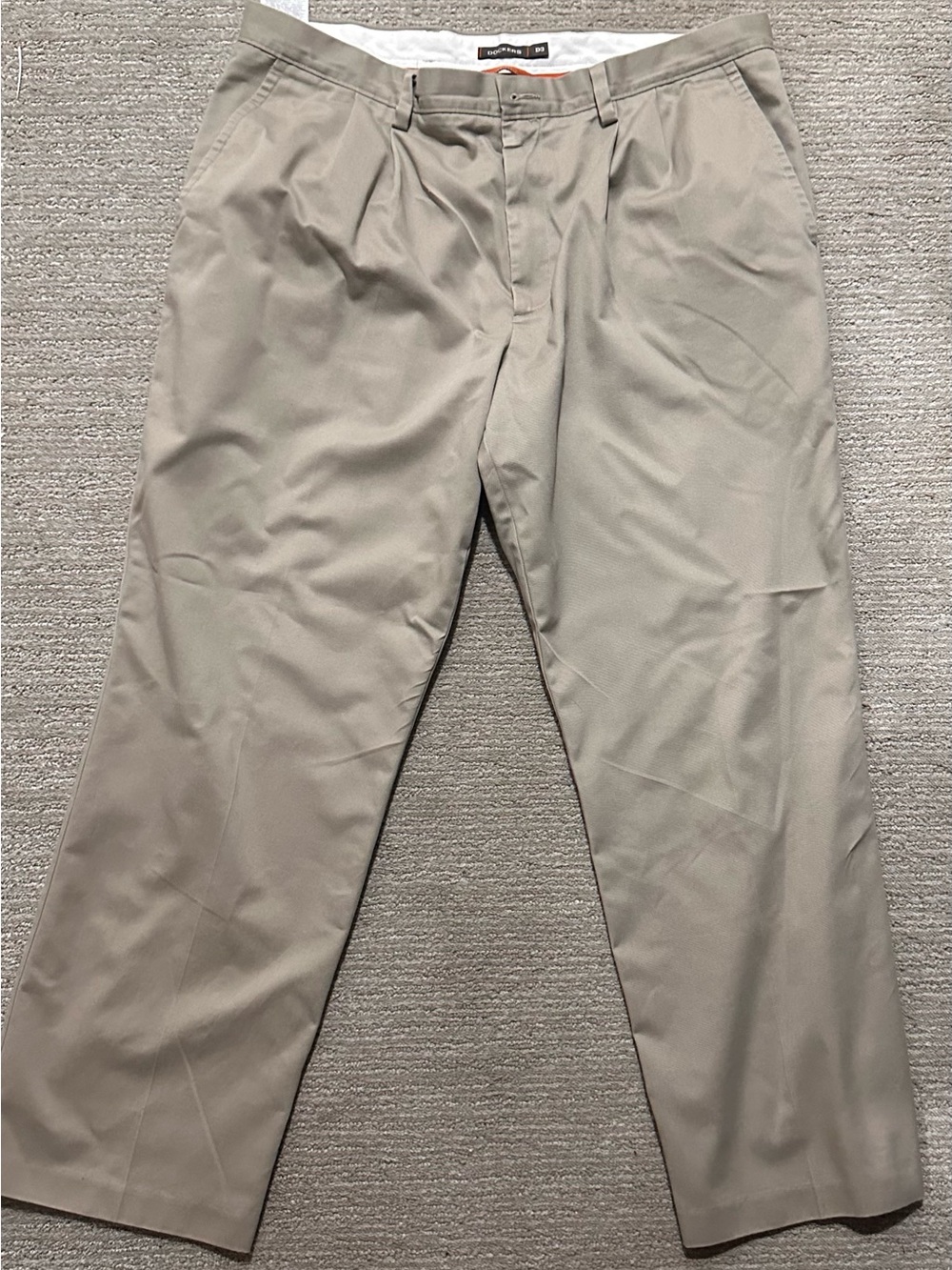 Dockers Men's Pleated Chino Pants in Khaki Tan
